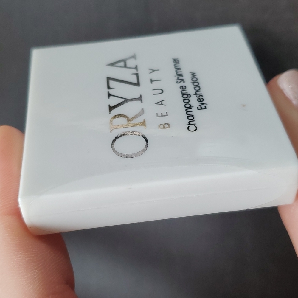 5/$25 🆕️ORYZA Beauty Champagne Shimmer Eyeshadow - Picture 7 of 7